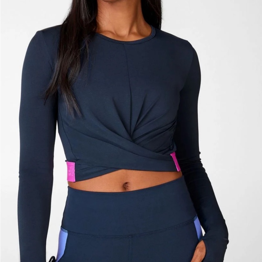 Pia Front Twisted L/S Top FABLETICS!!